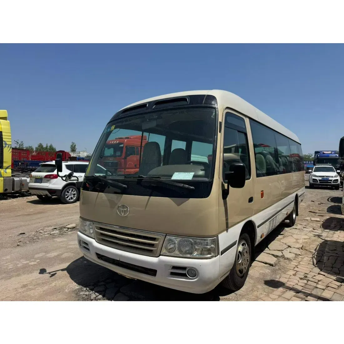 imgi_18_High-Spec-Diesel-Toyota-Coaster-23-Passenger-Van Toyota Coaster 23 Passenger Van– Buy Direct From China | High-Quality Cars From China - Image 1